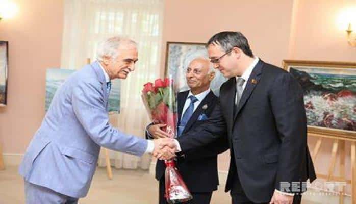 Dumada azərbaycanlı rəssamın sərgisi açıldı