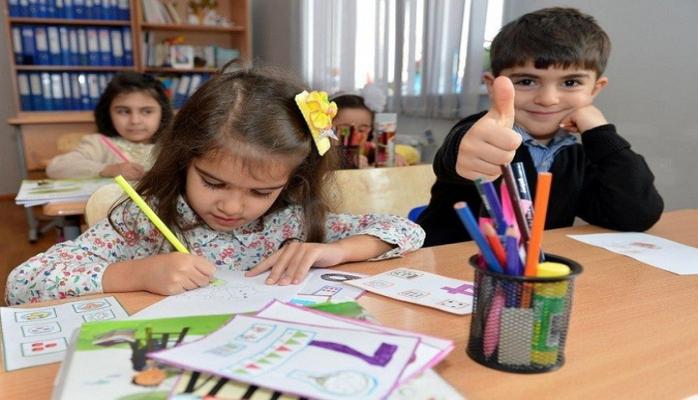 С завтрашнего дня в азербайджанских школах начинаются осенние каникулы
