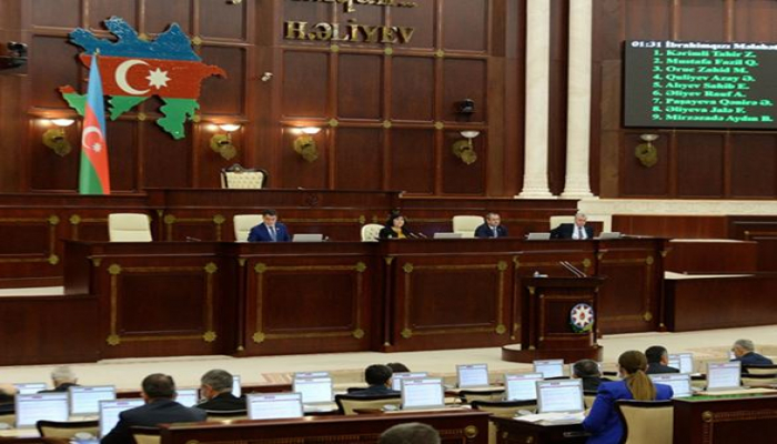 Парламент Азербайджана во втором чтении утвердил временный налоговый режим