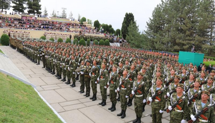 В военном параде в Душанбе примут участие около 2 тыс. солдат