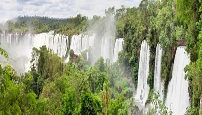 Бразилия. Красота водопадов Игуасу завораживает своим могуществом