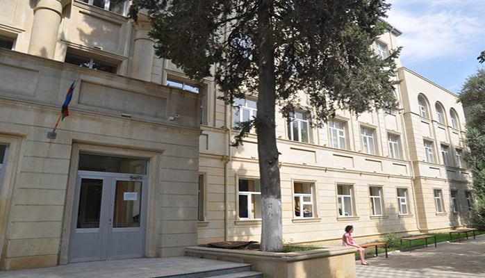 “Fond pulu” tələb edən sinif rəhbəri cəzalandırıldı