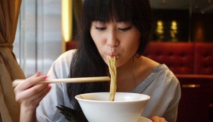 Çin restoranı sinə ölçüsündən asılı olaraq endirimlər təklif edir