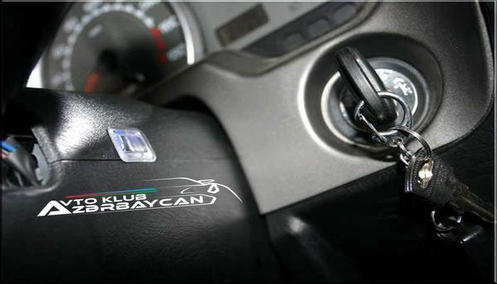 Mühərriki dərhal işə salmaq mümkündürmü və ya alətlər panelində işıqlar sönənədək və ya "tıqqıltı"yadək bir neçə saniyə gözləmək lazımdırmı?