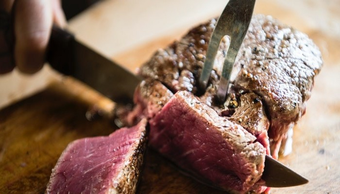 Tam bişməmiş ət yeməyi xoşlayan gənc beyin parazitinə yoluxdu