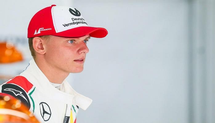 Сын Михаэля Шумахера стал чемпионом "Формулы-3"