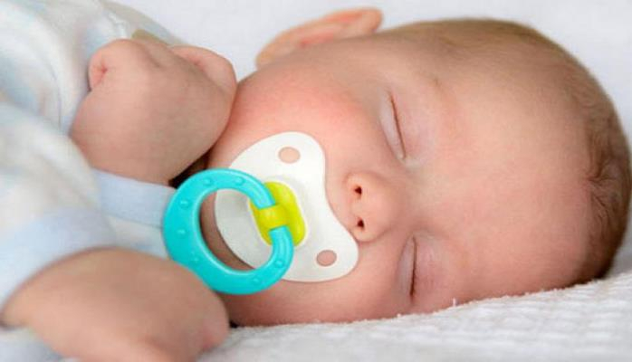 Körpələrə əmzik verək, verməyək? - Mütəxəssis rəyi