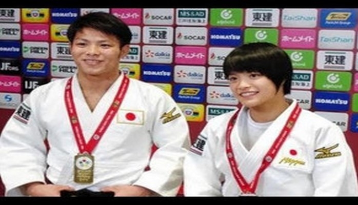 На чемпионате мира в Баку брат с сестрой завоевали золото в один и тот же день