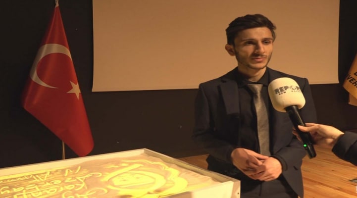 Azərbaycanlı qum sənəti rəssamı: 'Vali də daxil olmaqla bütün zal ağlayırdı'