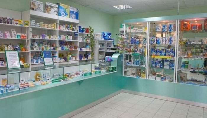 Bakıda ata uşağına görə aptekdən yemək oğurladı