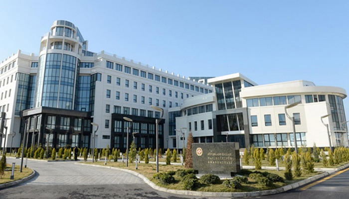 Bakıda binada baş verən yanğın söndürülüb, 50 nəfər təxliyə olunub