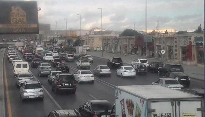 Bakıda bu yolda hərəkət dayandı