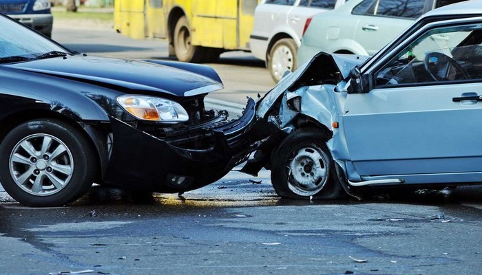 Bakıda gənc oğlanın xəsarət alması ilə nəticələnən yol qəzası olub