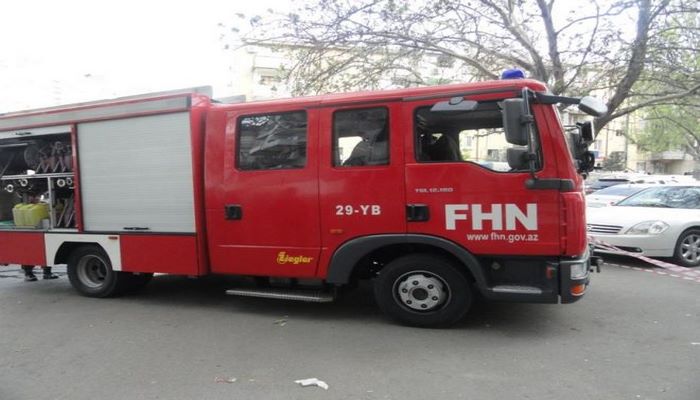 Bakıda universitetin yataqxanası yanır