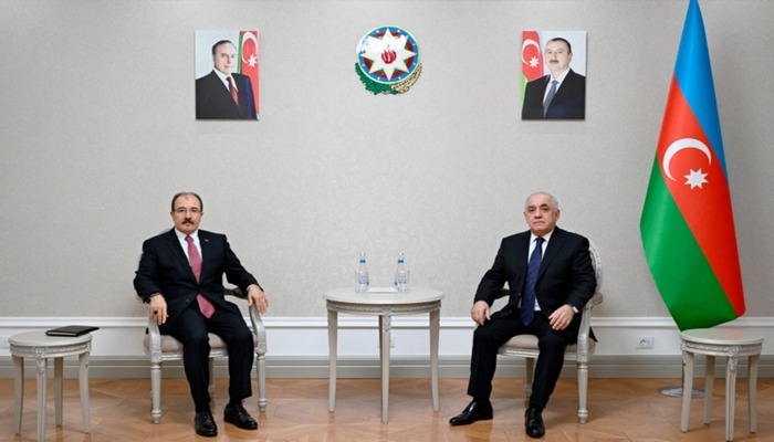 Baş nazir Əli Əsədov Türkiyənin Azərbaycandakı səfiri ilə görüşüb