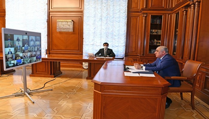 Baş Nazir karantin rejimi ilə bağlı videomüşavirə keçirdi
