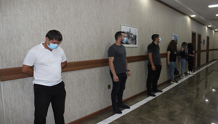 Başqasının vəsiqəsi ilə sərnişin daşıyan sürücü həbs edildi