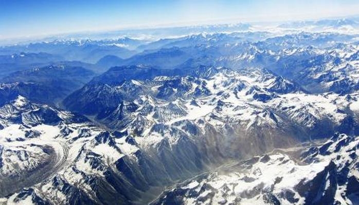 Ученые: Черный углерод является причиной схождения снега в Гималаях