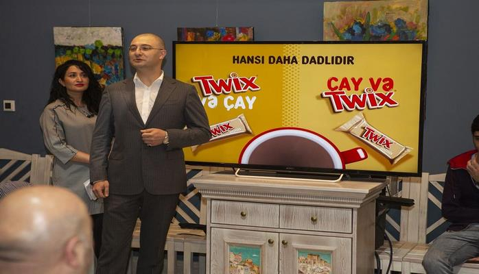 Bakıda “Twix” brendinin Azərbaycan mətbuat nümayəndələri ilə ilk çay süfrəsi təşkil olunub