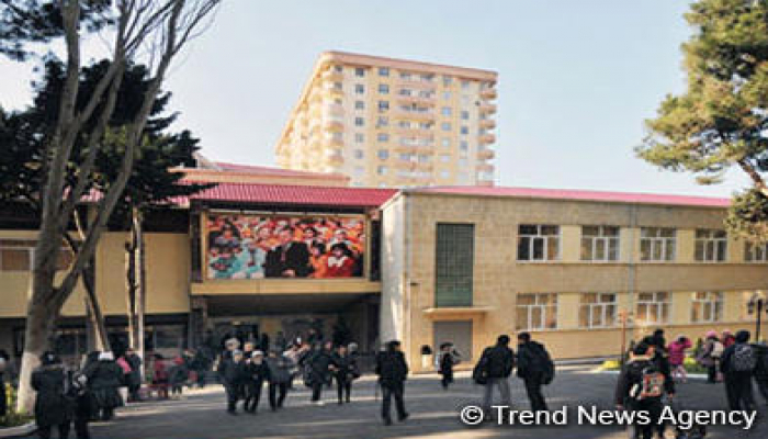 В Баку уволены 4 школьных директора