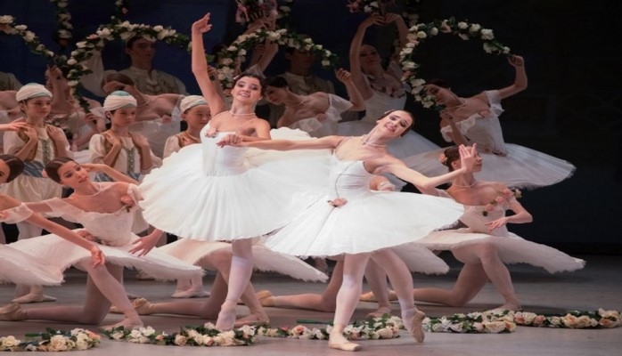 Звезды Большого театра выступят в Баку в балете «Лебединое озеро»