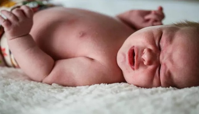 Bebeklerde gaz sancısı neden olur, nasıl geçer?