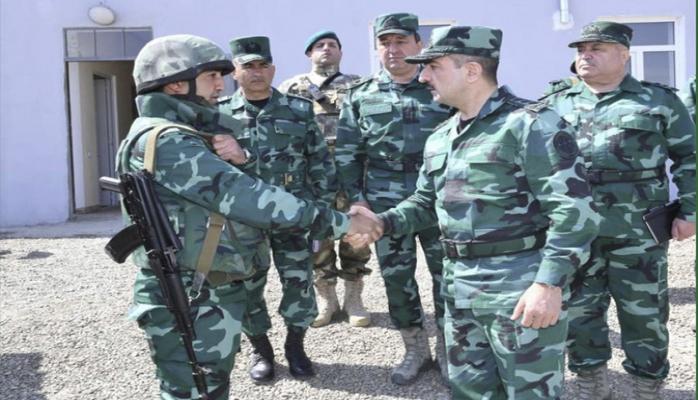 Начальник погранслужбы Азербайджана побывал на границе с Арменией, проверив боеготовность погранзаставы