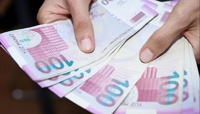 Bu şəxslərə bayramla əlaqədar 500 manat mükafat verildi