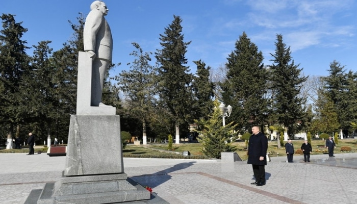 Prezident İlham Əliyev Kürdəmirə səfərə gedib