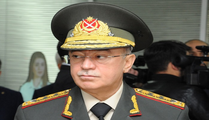 На место пожара в Баку прибыли главы МЧС и районной ИВ