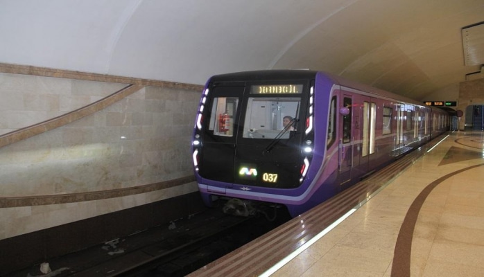 В работе бакинского метро возникли неполадки - движение по направлениям "Улдуз - Ази Асланов" остановлено
