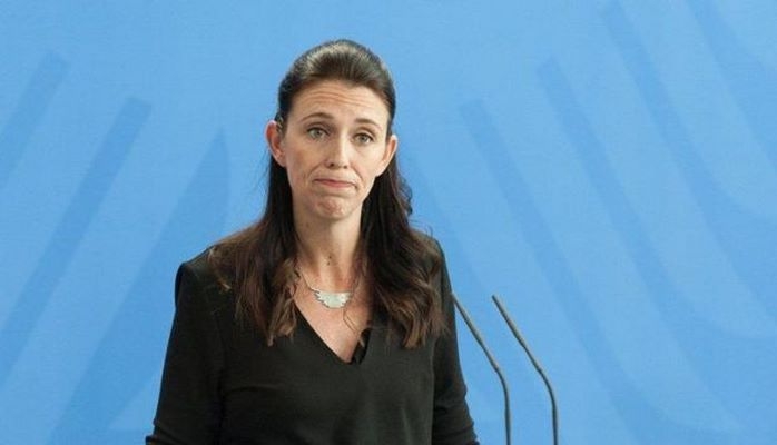 Zelandiyada deputatların maaş artımına 12 aylıq qadağa