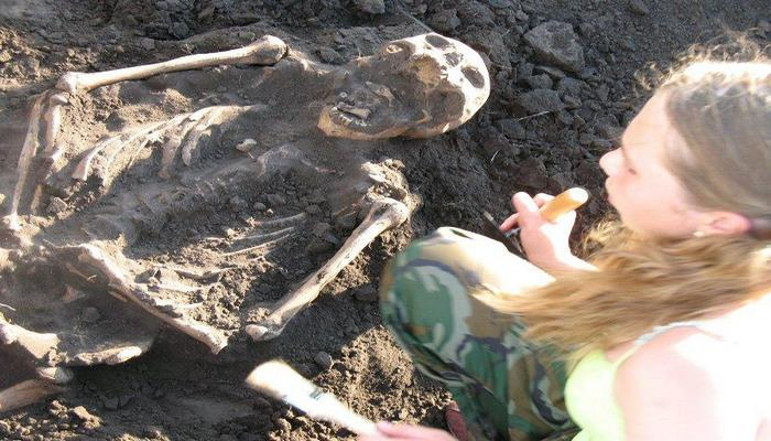 В Монголии ученые обнаружили скелет женщины-воина 14 века без зубов