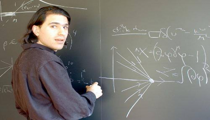 Harvard Universitetinin 48 yaşlı azərbaycanlı professoru – Fizika dahisi