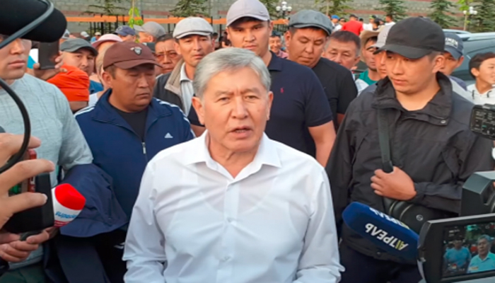 Atambayev: Mən qoyun deyiləm