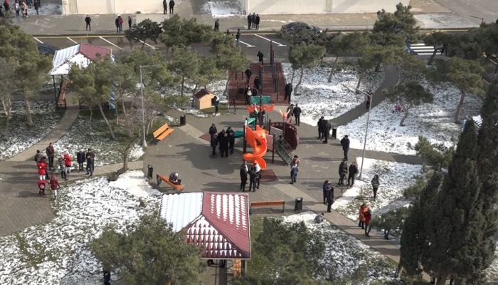“Bizim həyət” layihəsi çərçivəsində Pirallahı rayonunda daha bir həyət abadlaşdırıldı - VİDEO