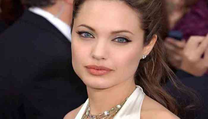 Обнародован архивный снимок Анджелины Джоли