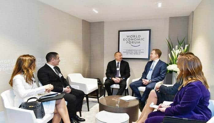 Ильхам Алиев встретился с президентом Всемирного экономического форума в Давосе