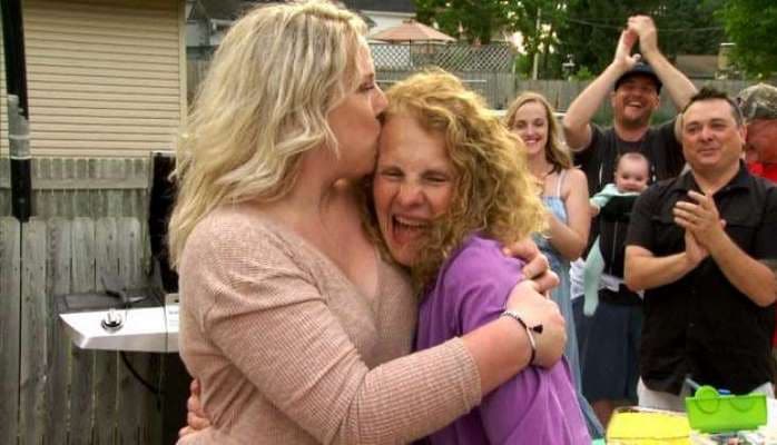 İllərdir axtardığı bacısı qapı qonşusu çıxdı