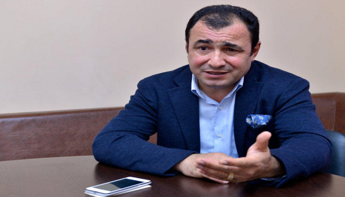 Əməkdar artist almanca muğam oxudu