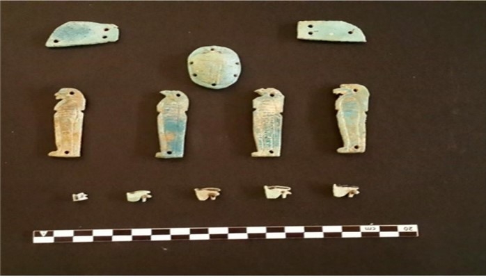 Египетские археологи в Асуане обнаружили саркофаг с хорошо сохранившейся мумией