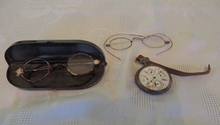 Üzeyir Hacıbəylinin seminariya dostuna hədiyyə etdiyi tar, saat və eynək Ağcabədidə qorunur