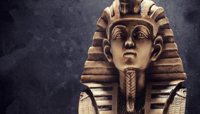 Египет потребует от Великобритании бюст Тутанхамона
