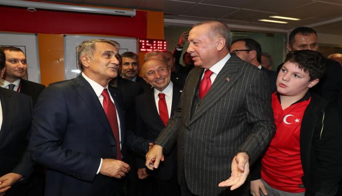 Ərdoğan Türkiyə millisinin paltardəyişmə otağında