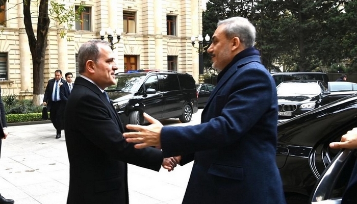 Ceyhun Bayramovla Hakan Fidanın görüşü başladı