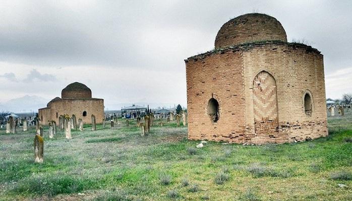 Mirzə Adıgözəl bəy türbəsi