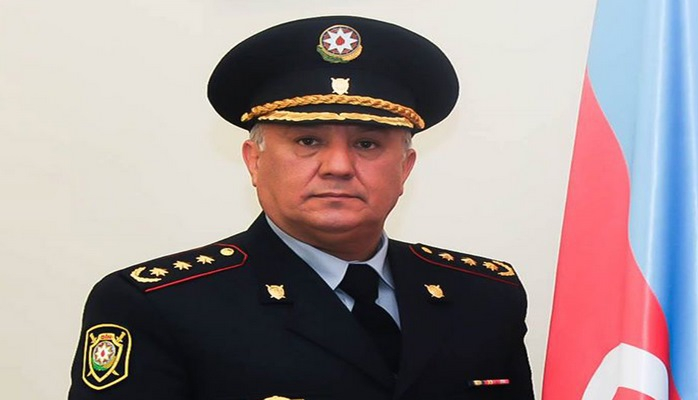 Сотрудники дорожной полиции Азербайджана могут говорить на службе по мобильному телефону