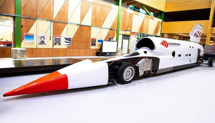 Səsdən daha sürətli maşın yeni rekorda imza atdı: 790 km/saat