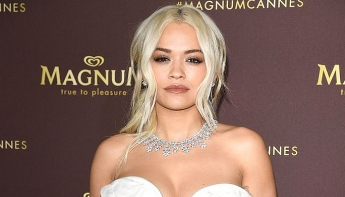 4 milyonluq zinət əşyası təyyarədə unuduldu