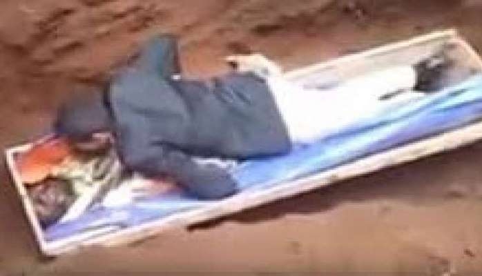 Qəbiri açdırdı və ölünü diriltmək üçün onun üstünə uzandı - Ardınca...